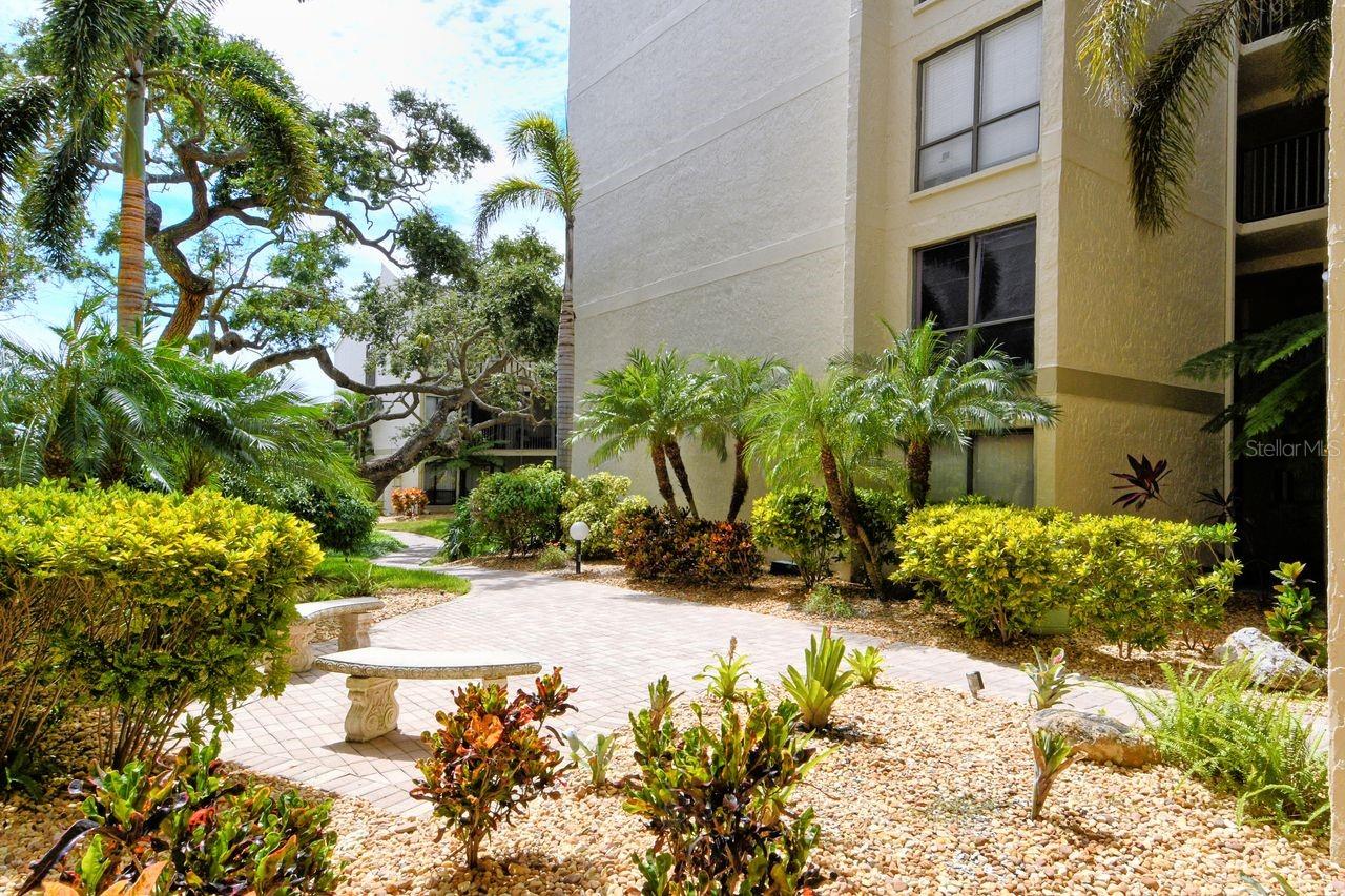 BAY OAKS - Residential