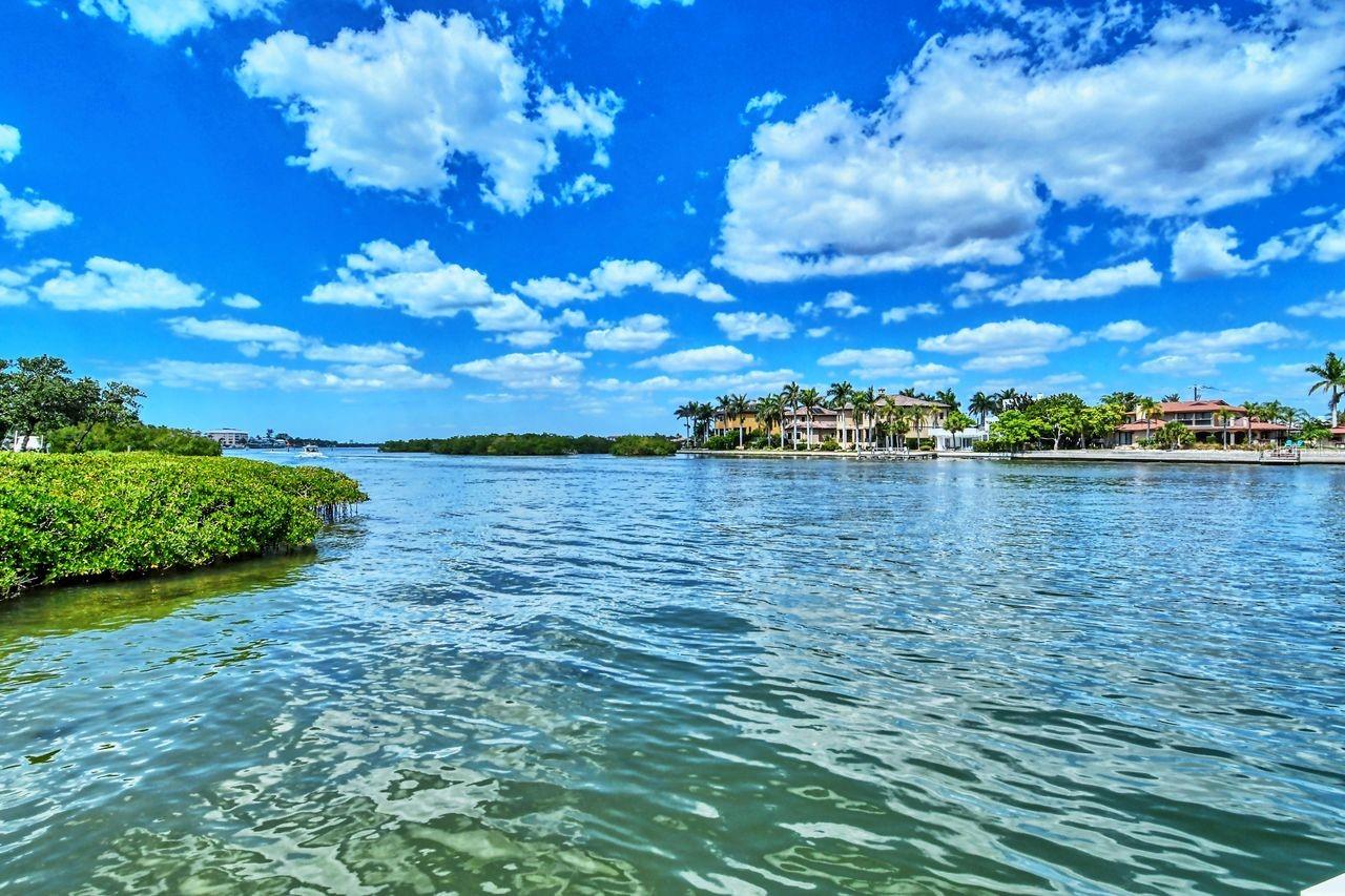 BAY OAKS - Residential