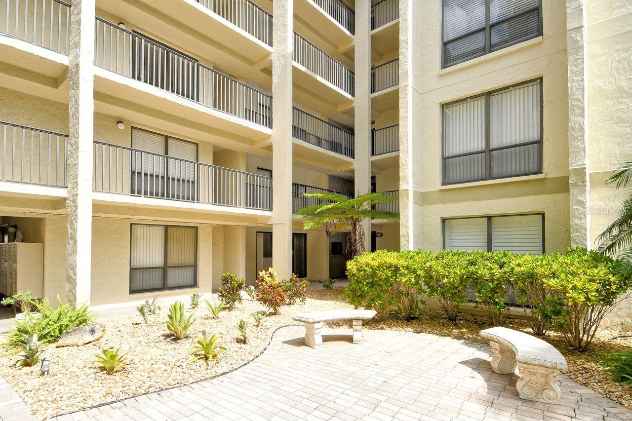 BAY OAKS - Residential