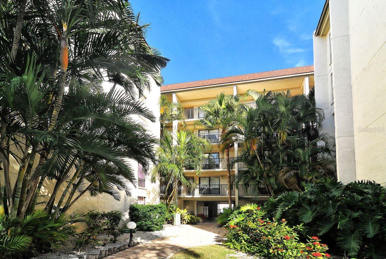 BAY OAKS - Residential