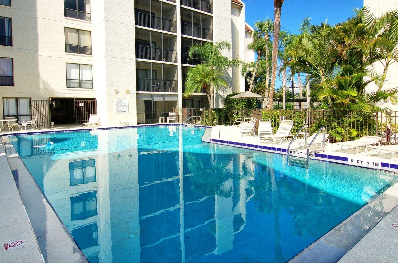 BAY OAKS - Residential