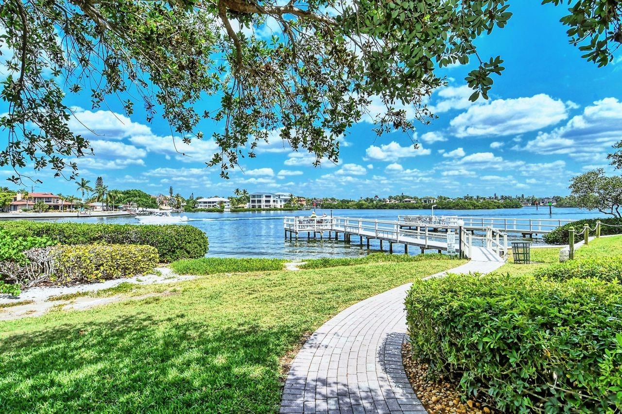BAY OAKS - Residential