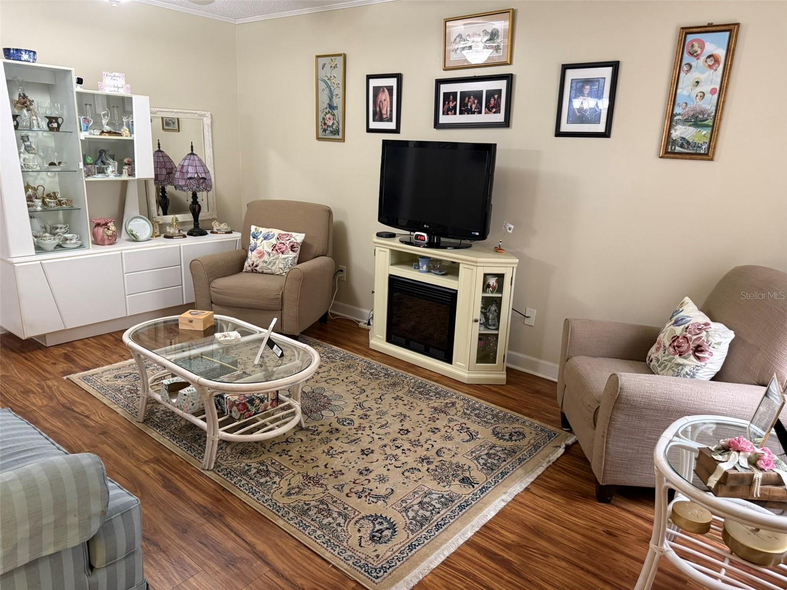OAKBROOK VILLAGE - Residential