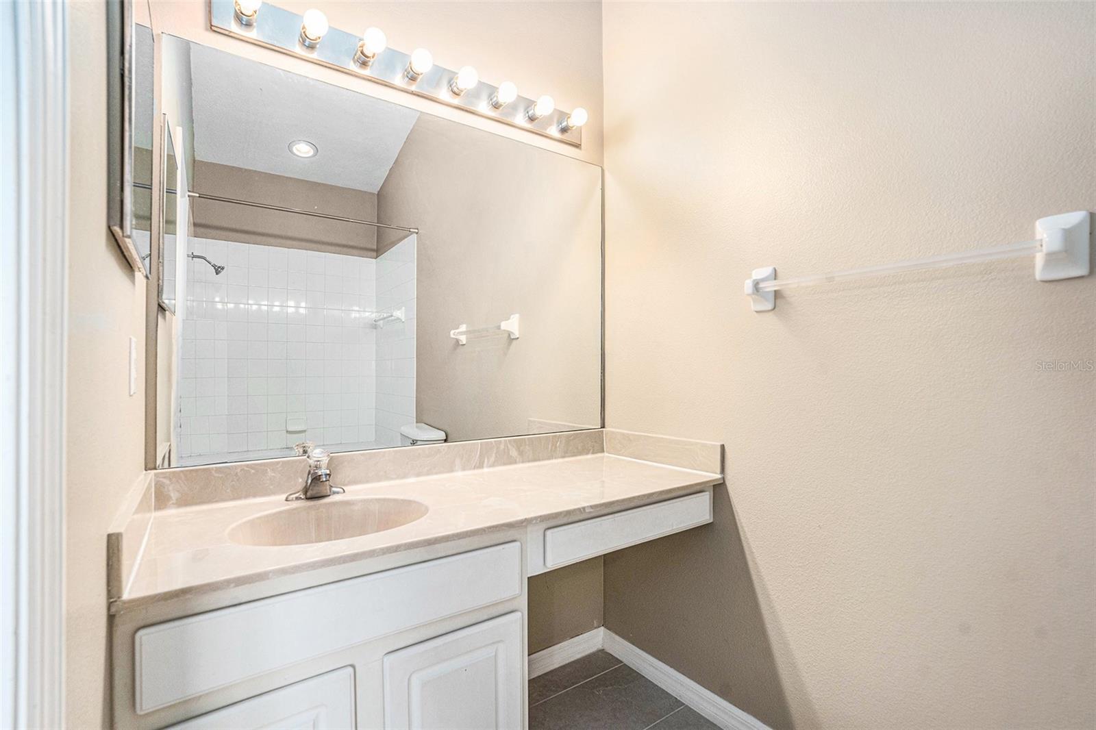 TOWNHOMES OF BAY PORT COLONY - Residential