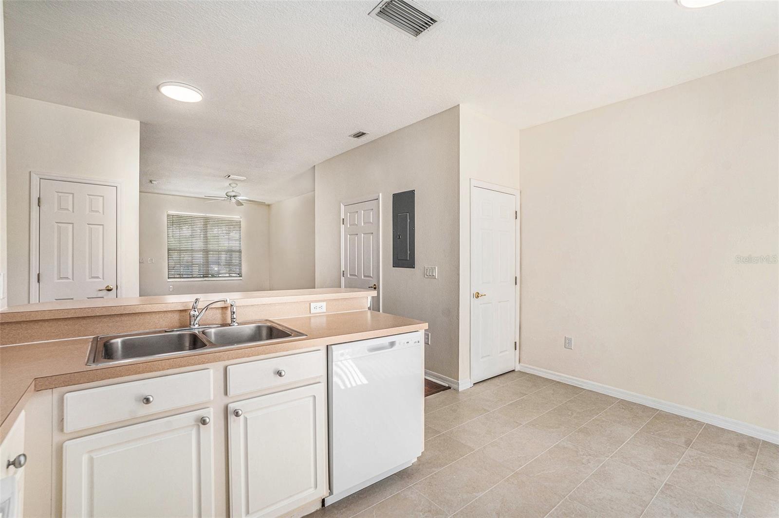 TOWNHOMES OF BAY PORT COLONY - Residential