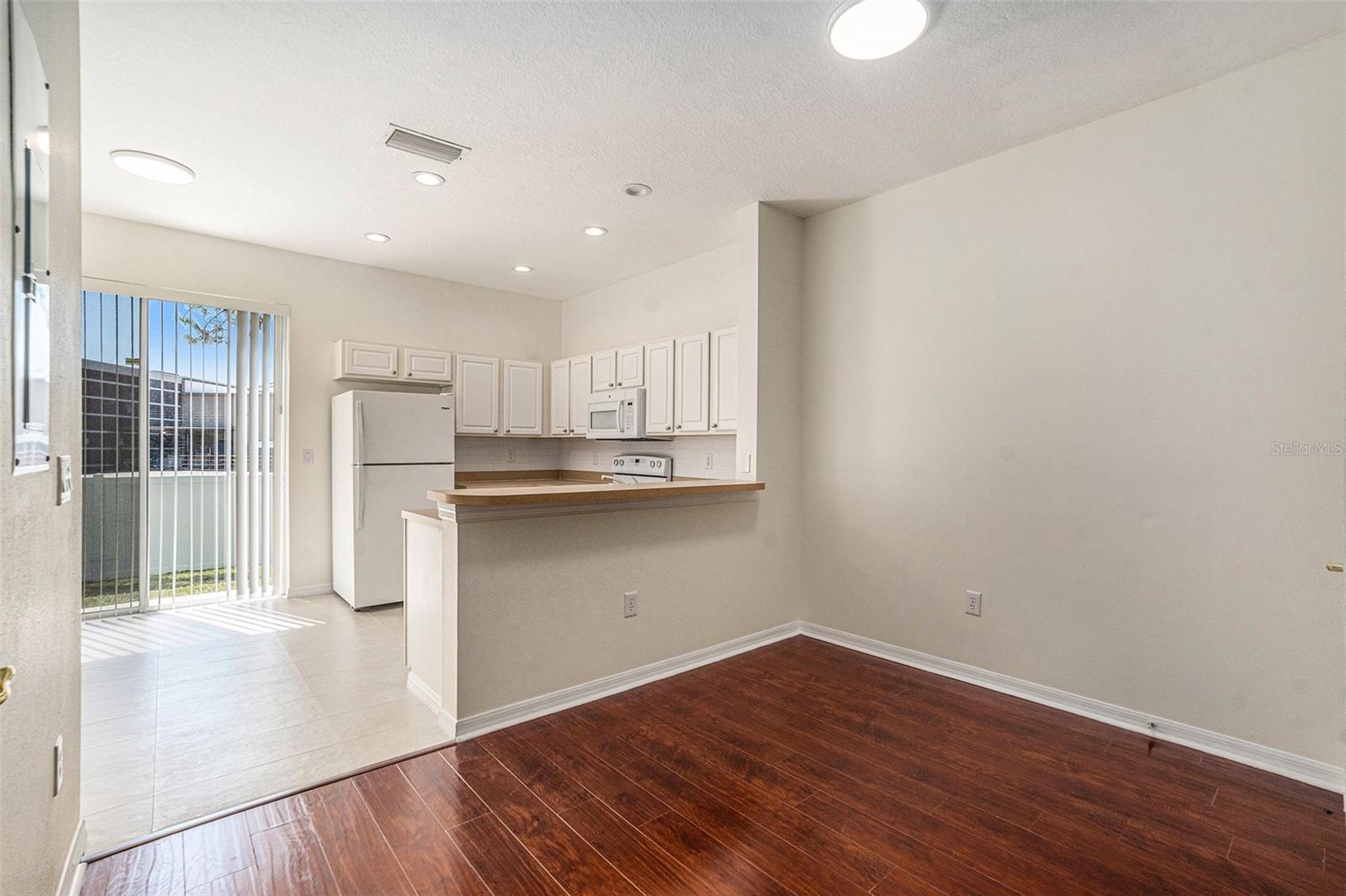 TOWNHOMES OF BAY PORT COLONY - Residential