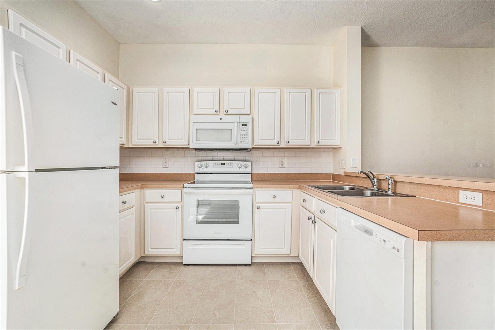 TOWNHOMES OF BAY PORT COLONY - Residential