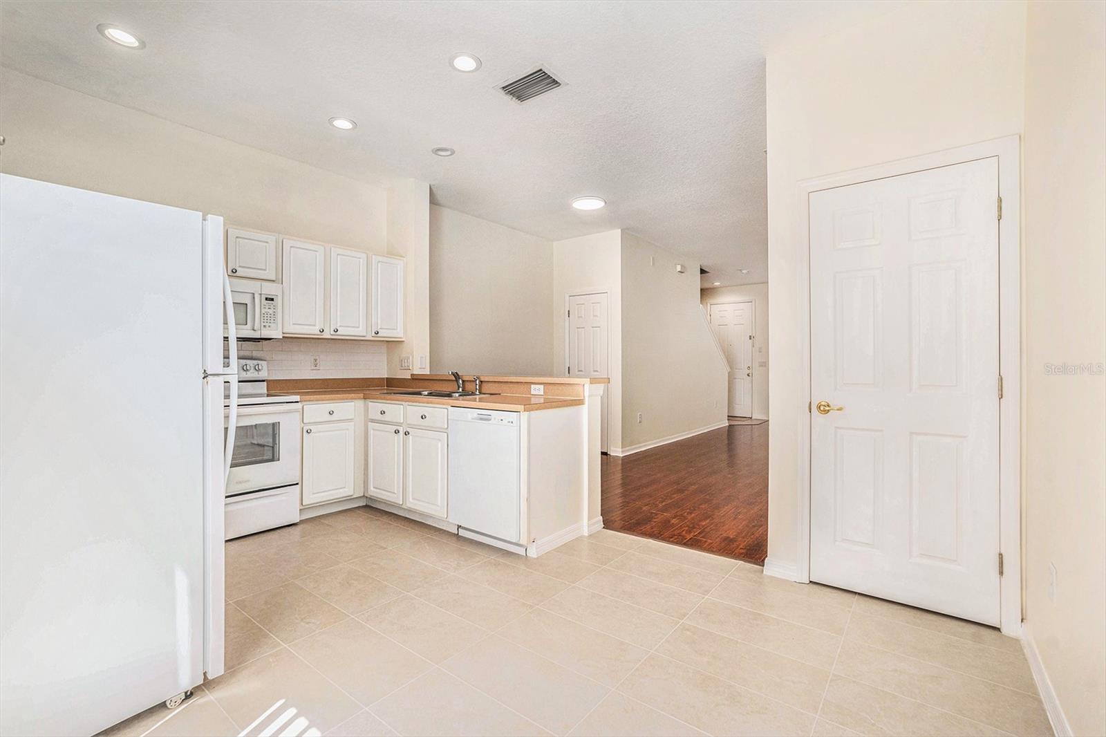 TOWNHOMES OF BAY PORT COLONY - Residential