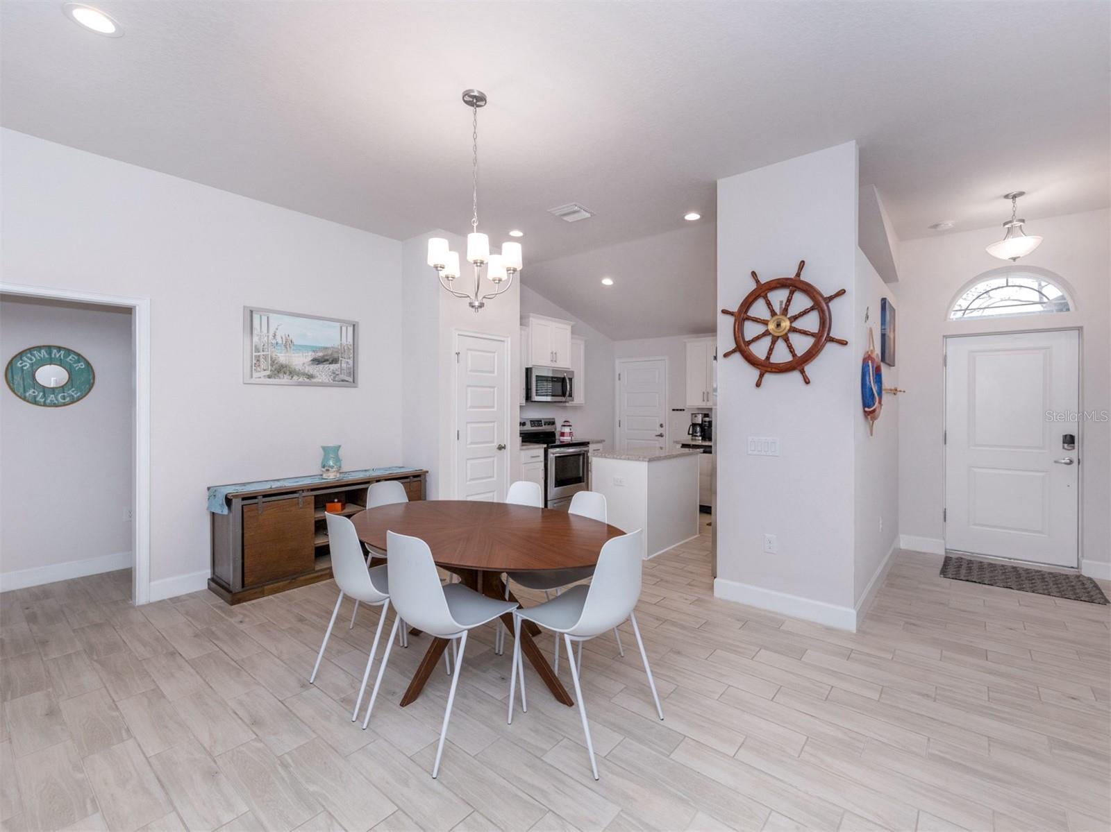 SOUTH VENICE - Residential Lease