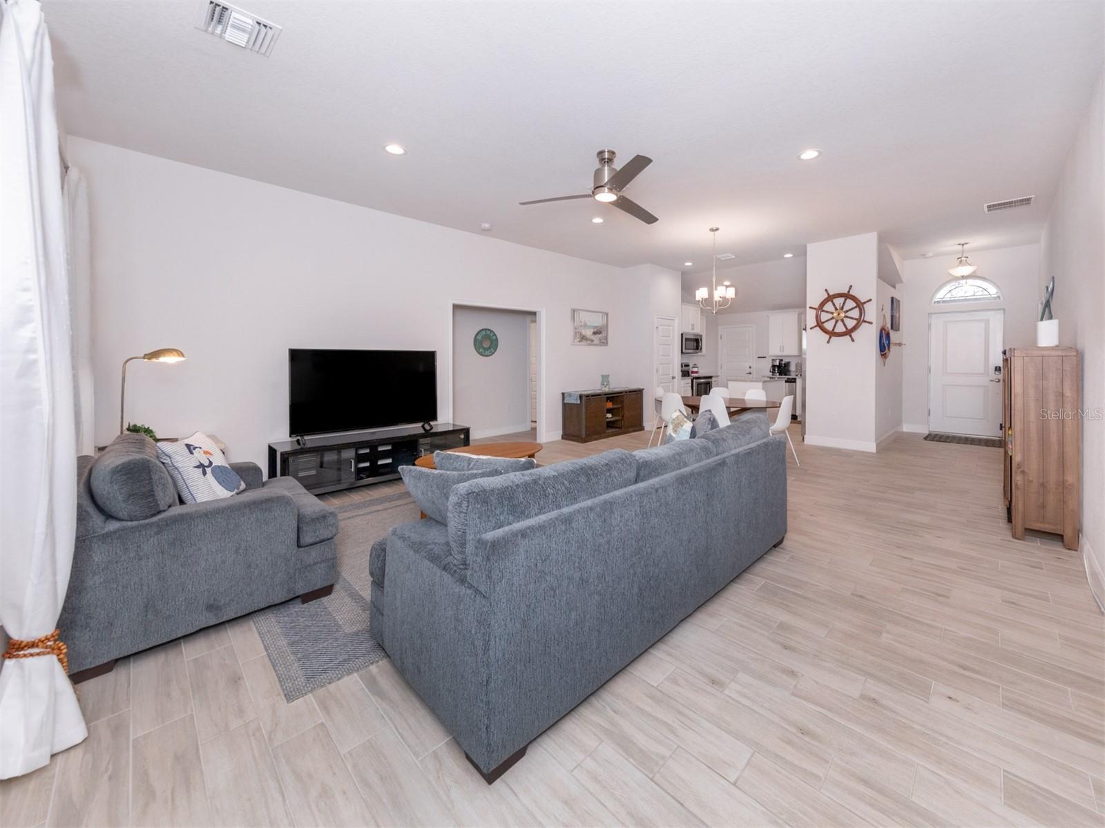 SOUTH VENICE - Residential Lease