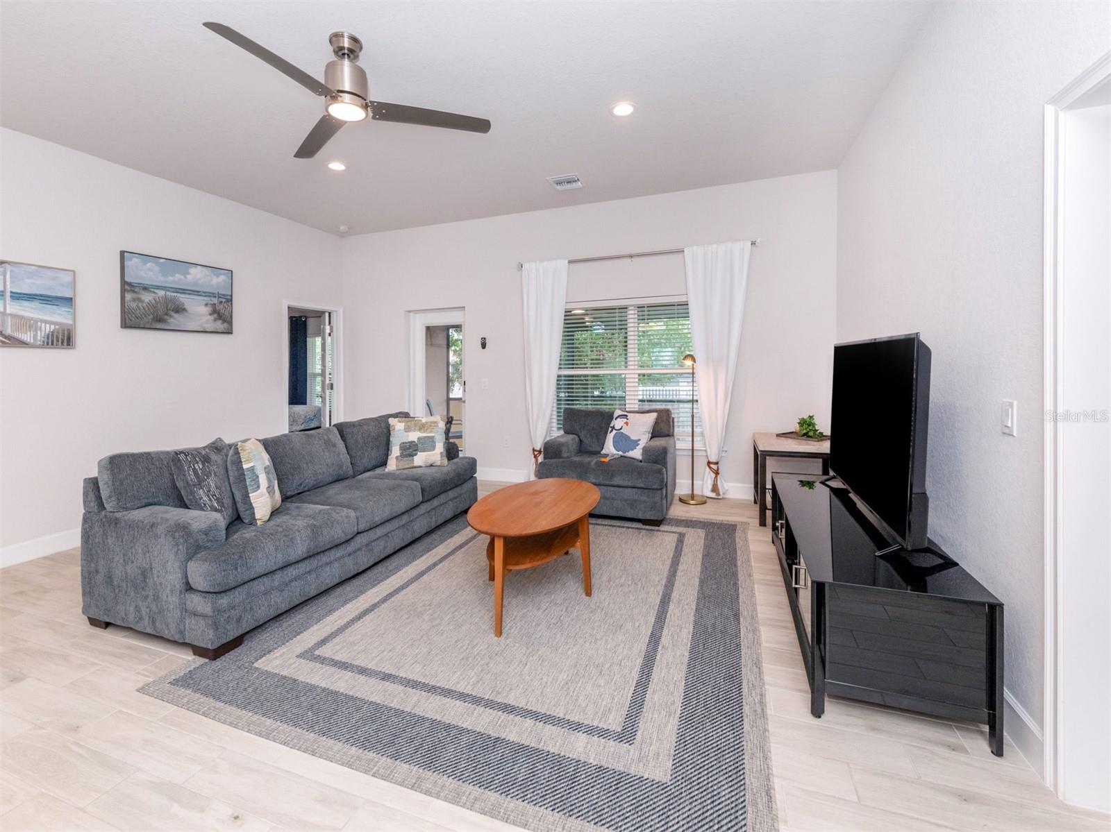 SOUTH VENICE - Residential Lease