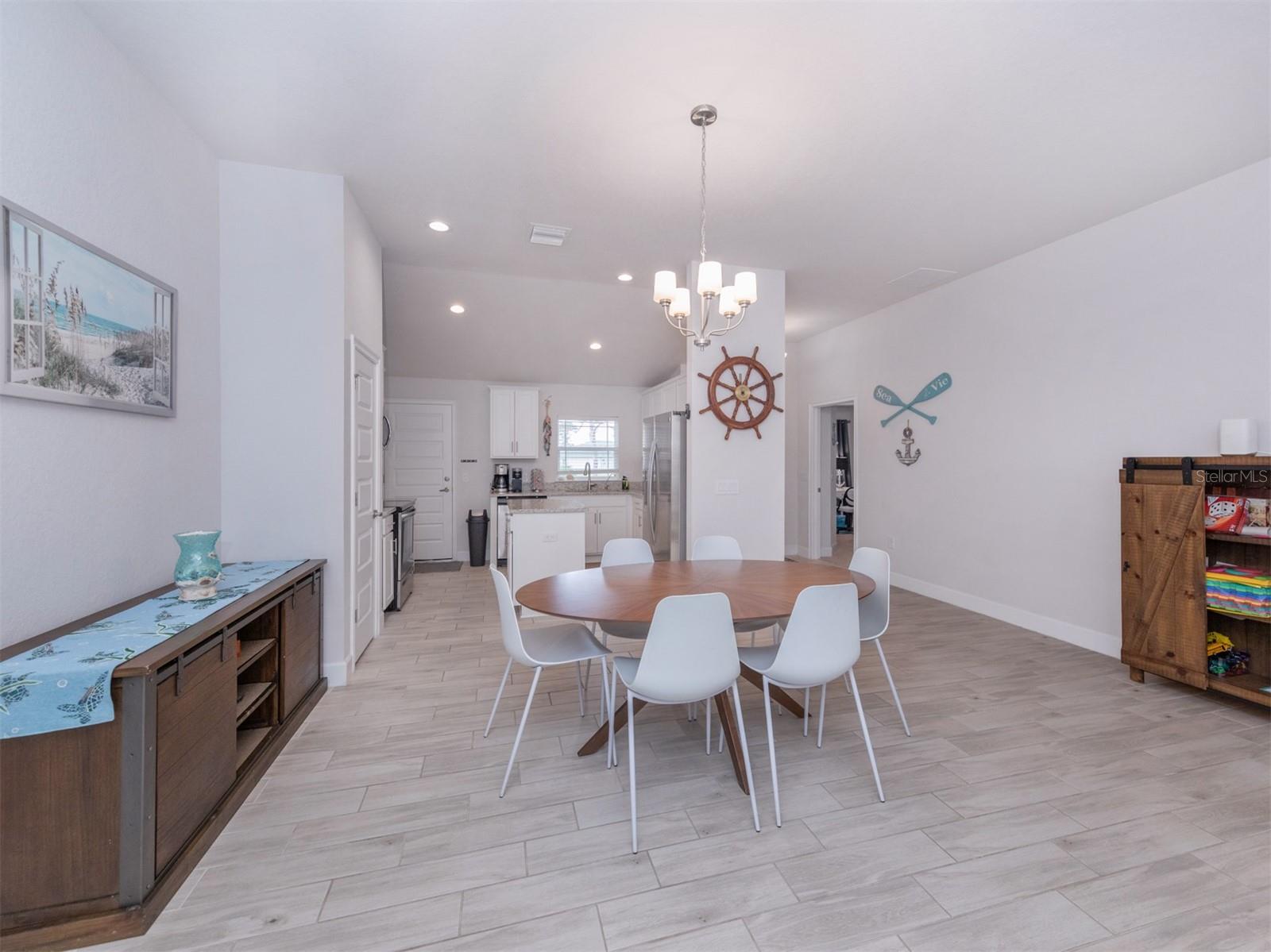 SOUTH VENICE - Residential Lease