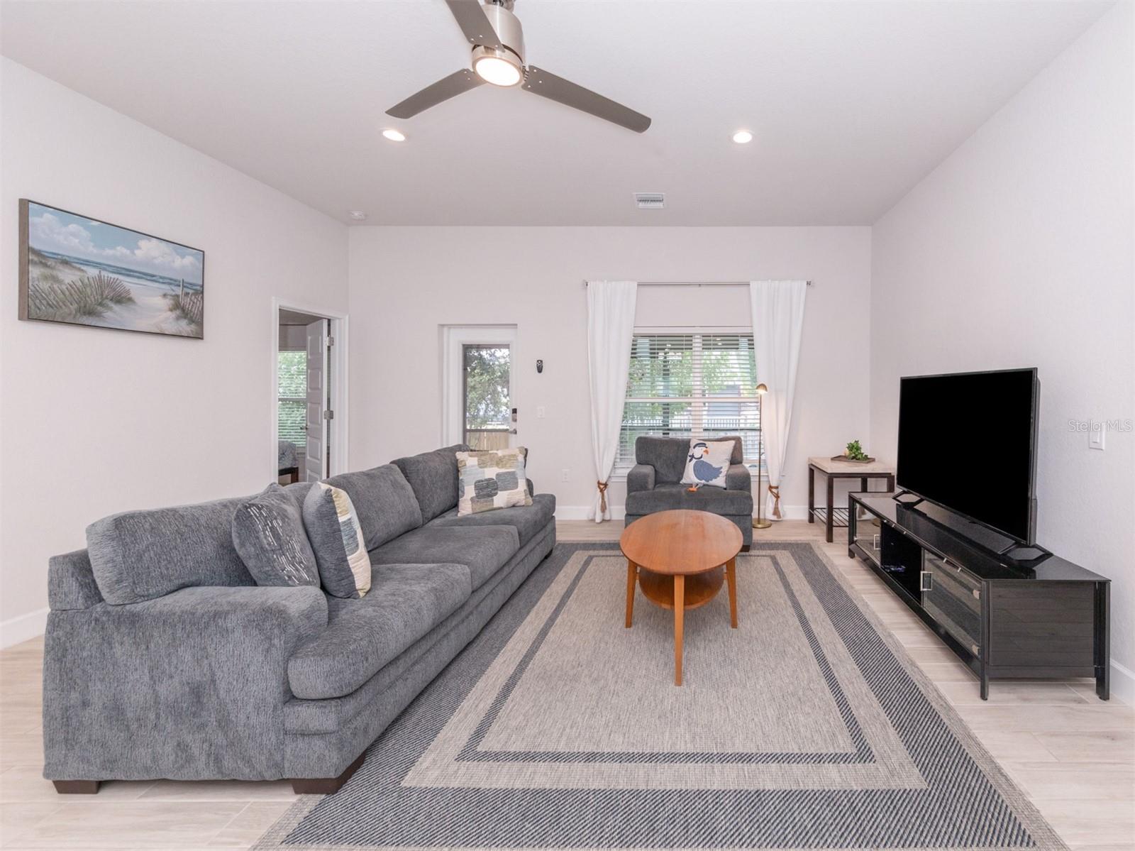 SOUTH VENICE - Residential Lease