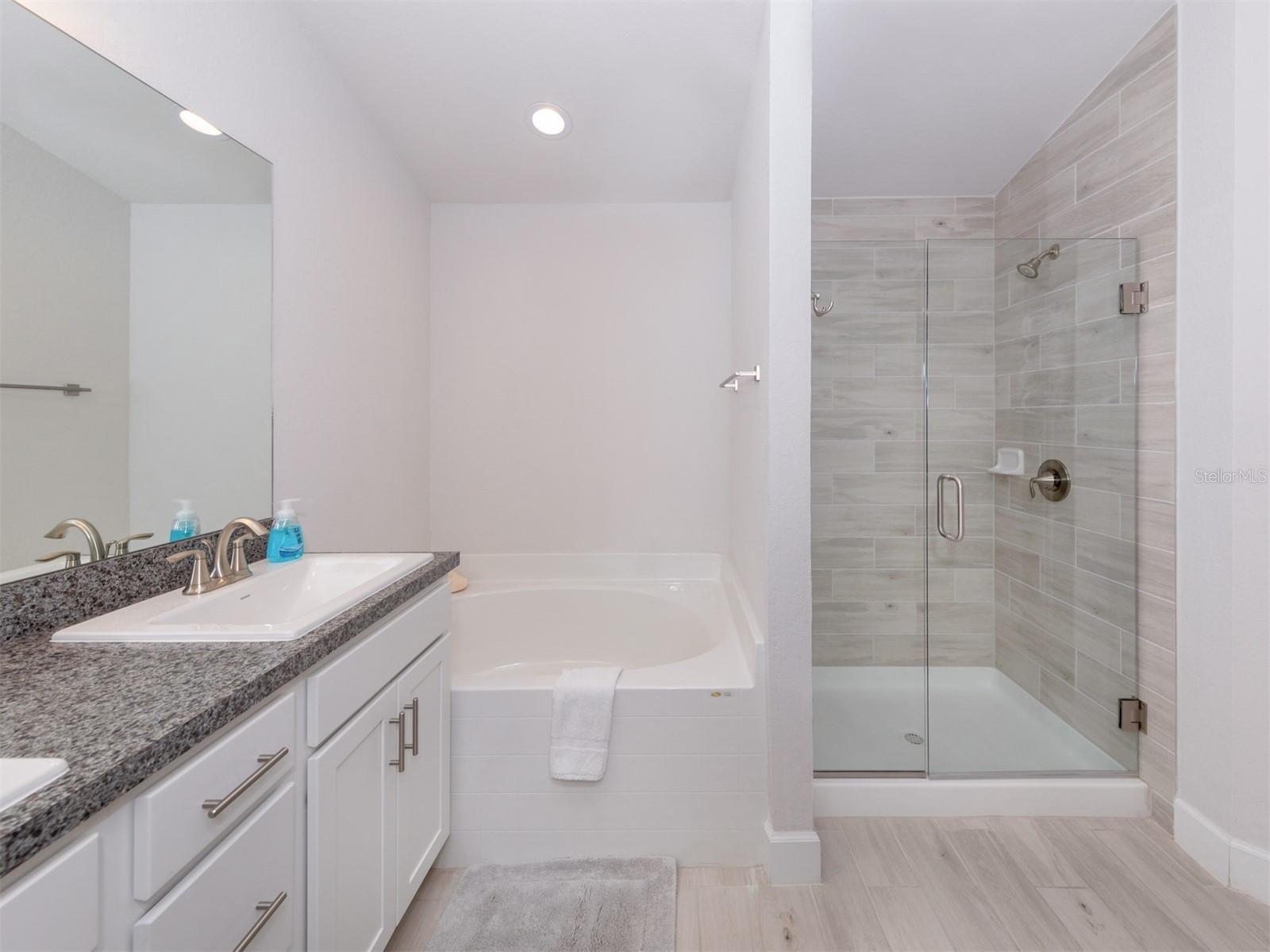 SOUTH VENICE - Residential Lease