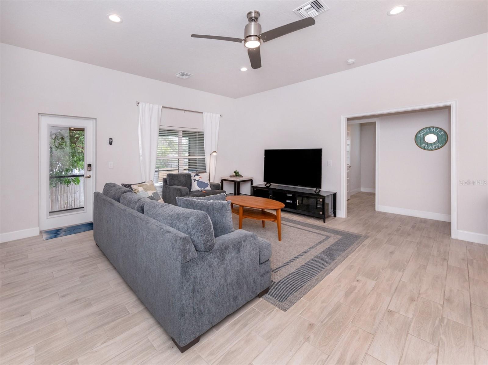 SOUTH VENICE - Residential Lease