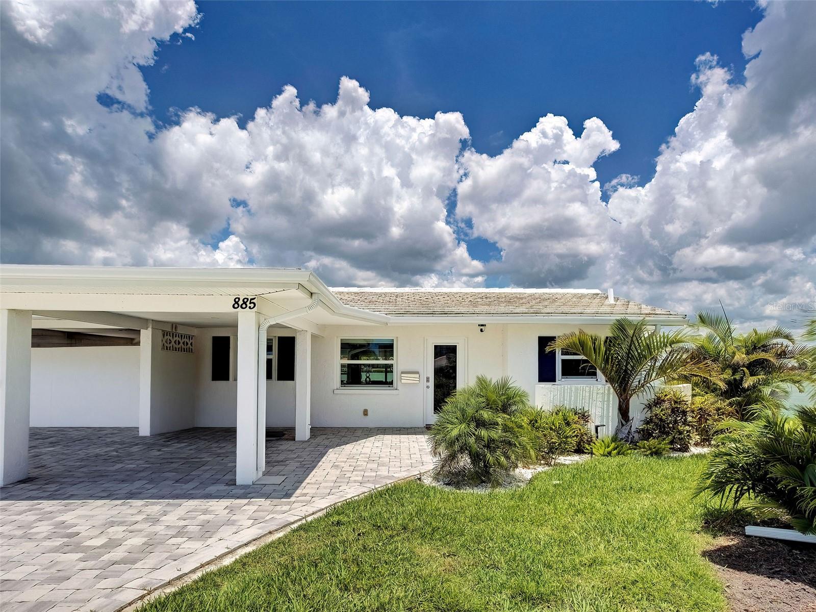 POINT WHITECAP APTS - Residential