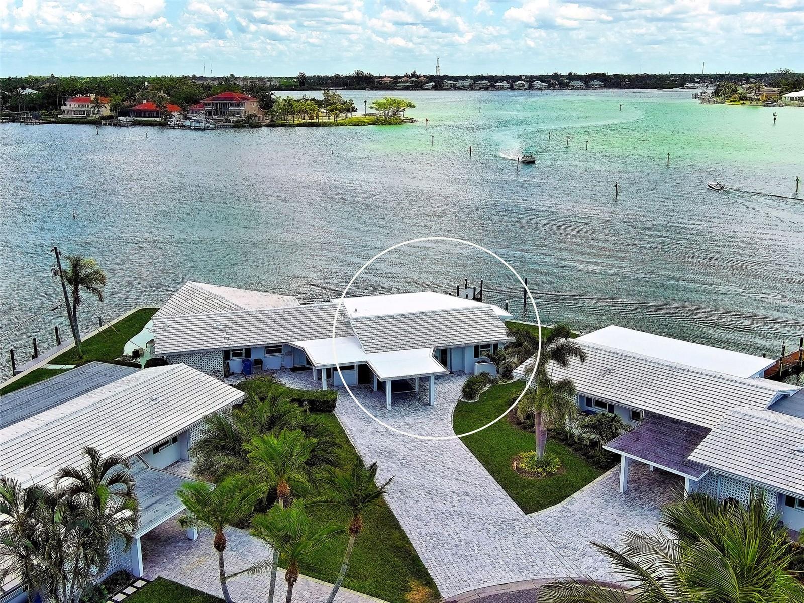POINT WHITECAP APTS - Residential
