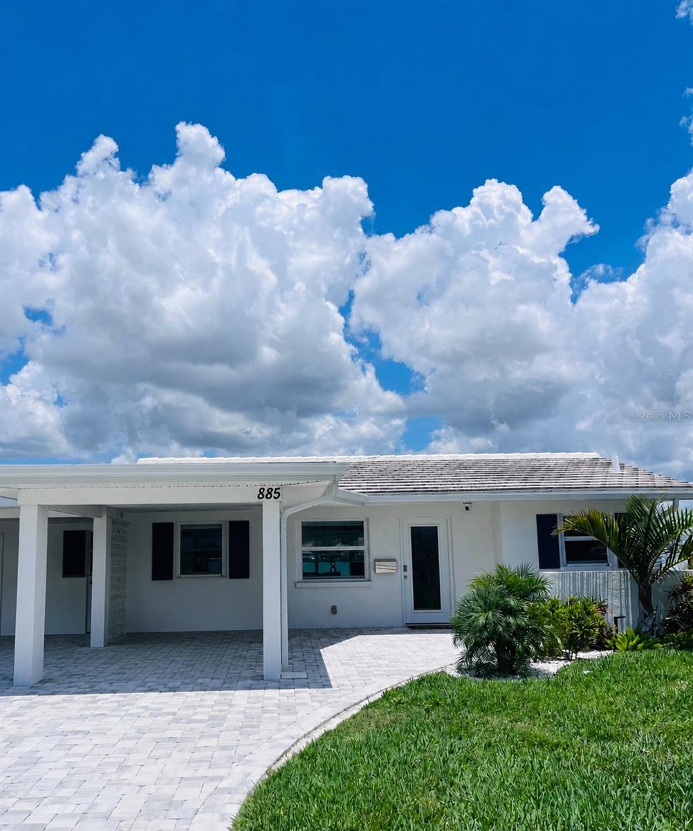 POINT WHITECAP APTS - Residential