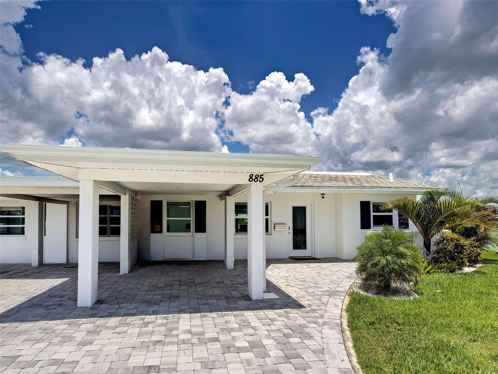 POINT WHITECAP APTS - Residential