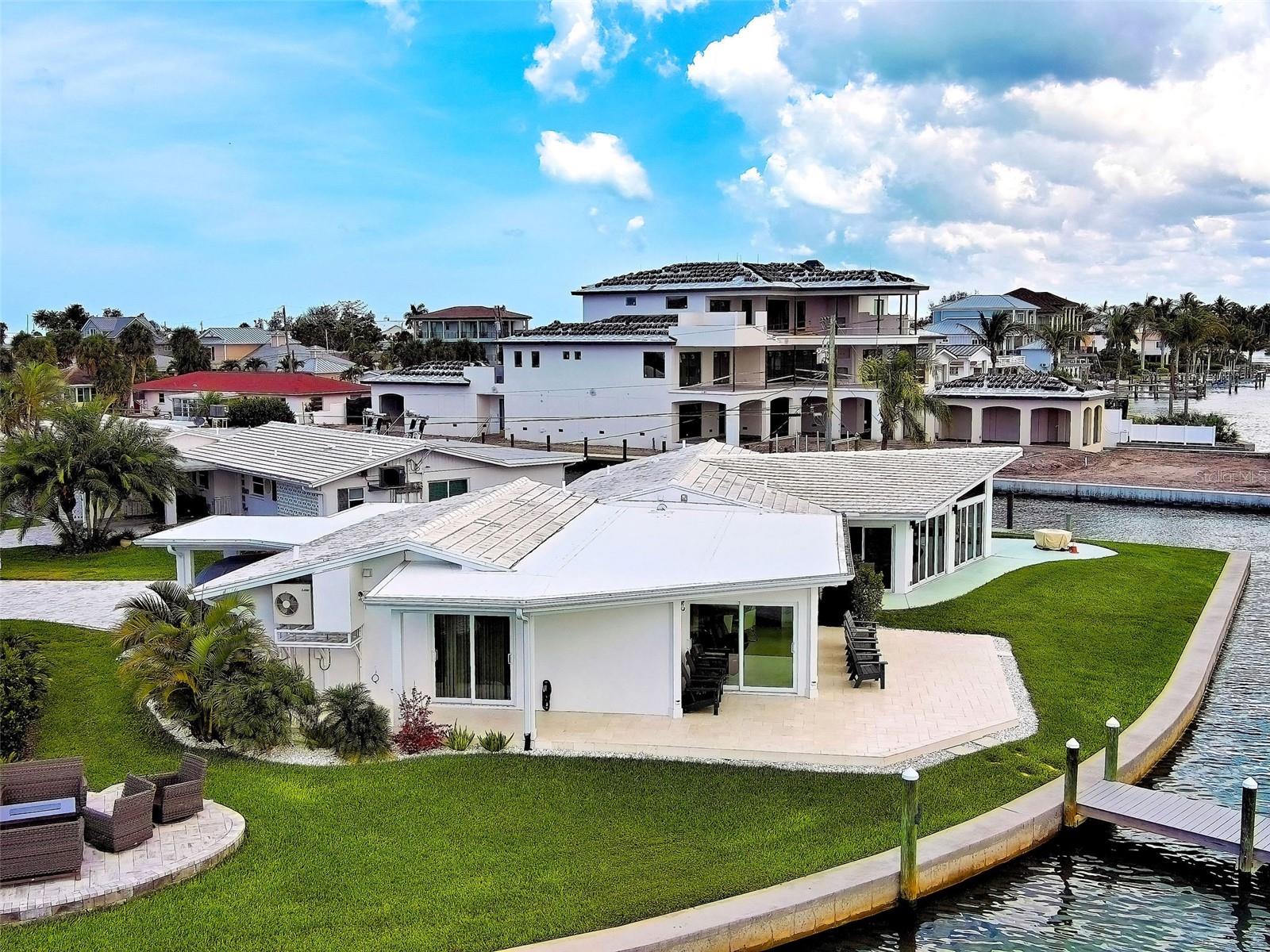 POINT WHITECAP APTS - Residential