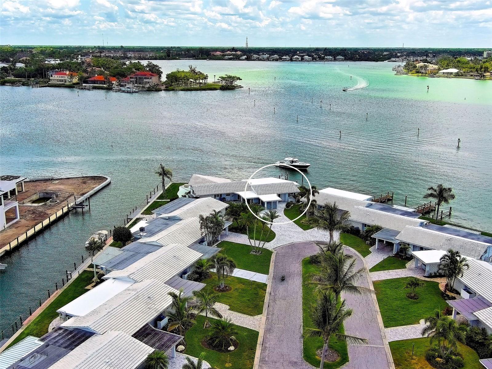 POINT WHITECAP APTS - Residential