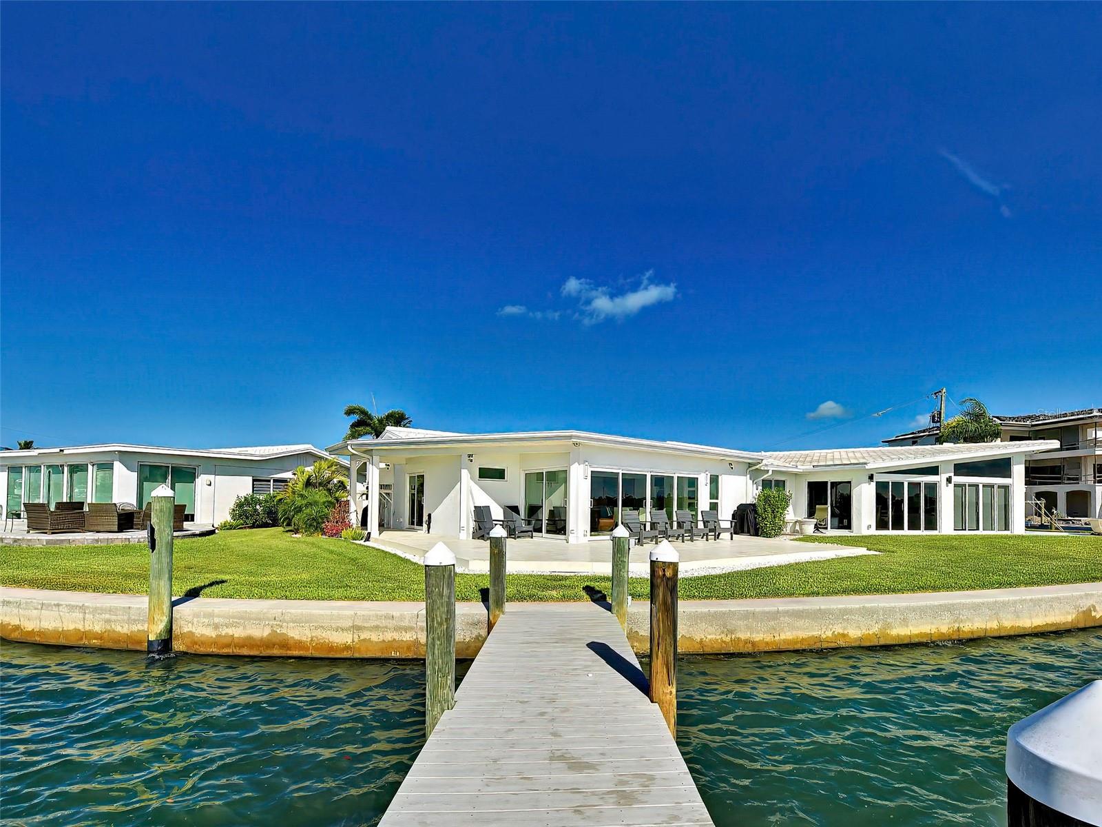 POINT WHITECAP APTS - Residential
