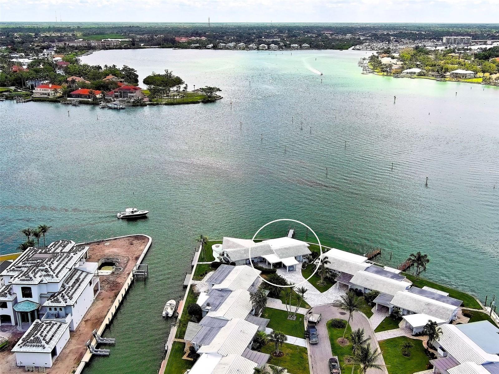 POINT WHITECAP APTS - Residential