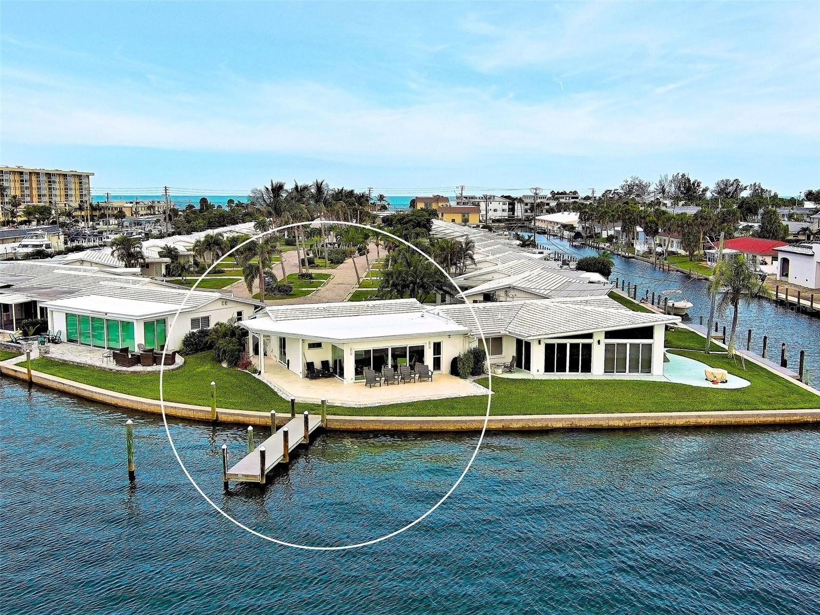 POINT WHITECAP APTS - Residential