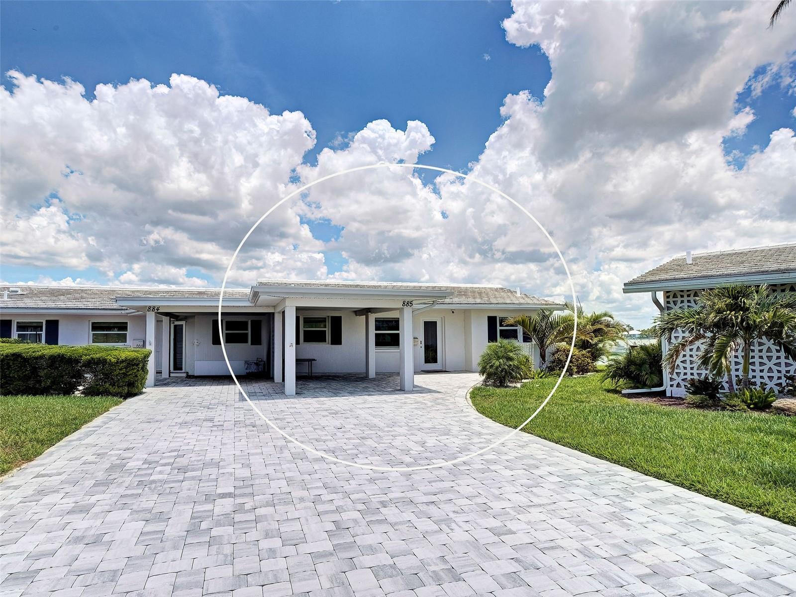 POINT WHITECAP APTS - Residential