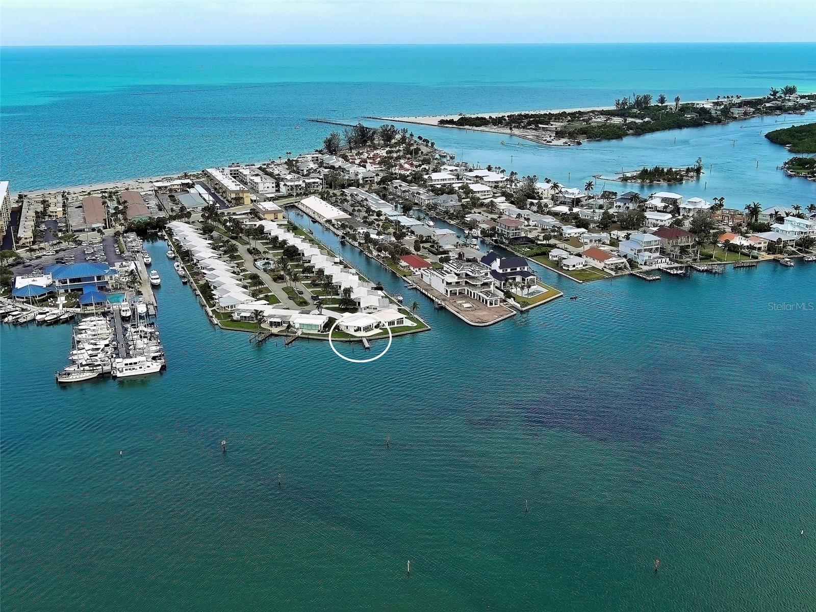 POINT WHITECAP APTS - Residential