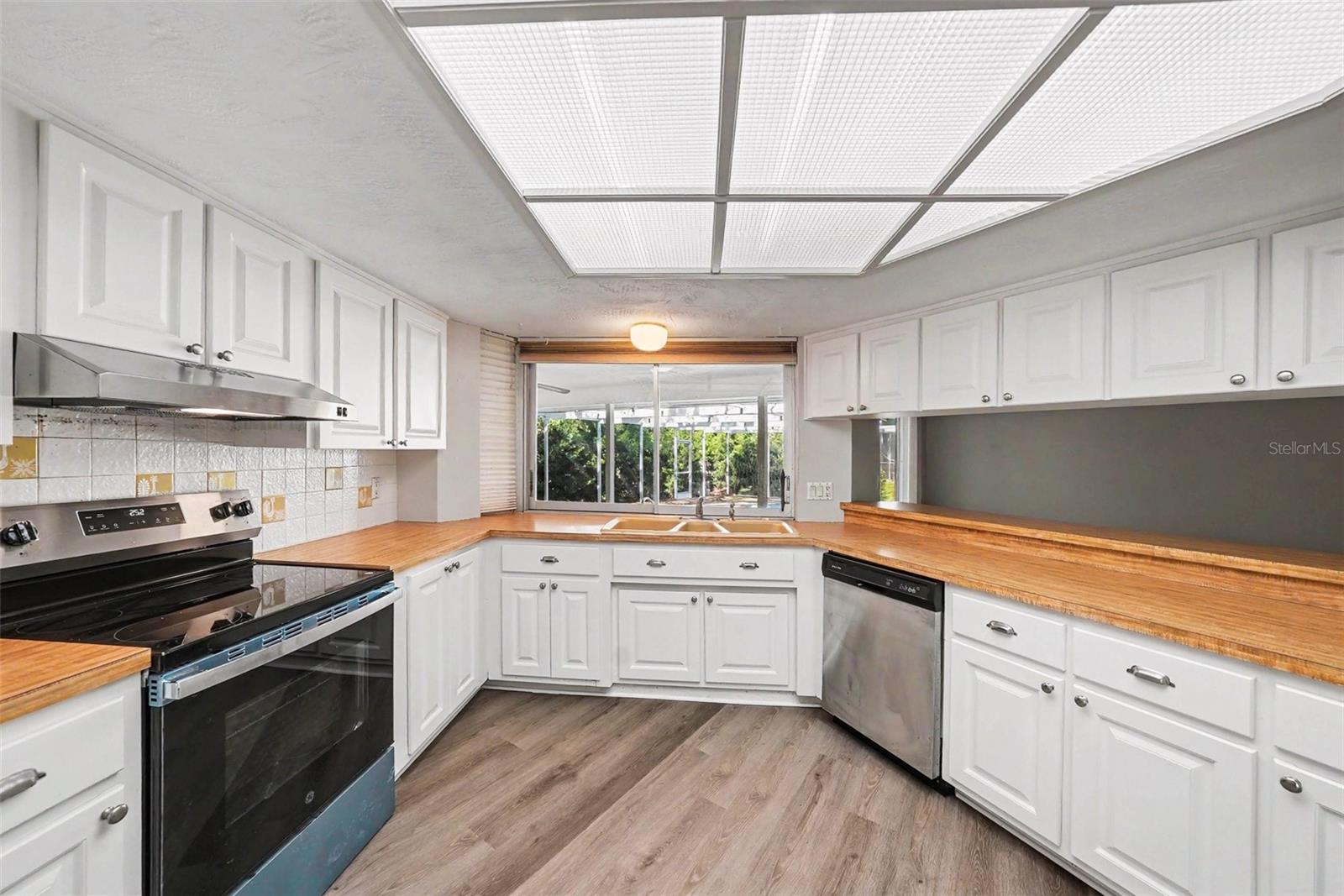 HONEYMOON RIDGE - Residential