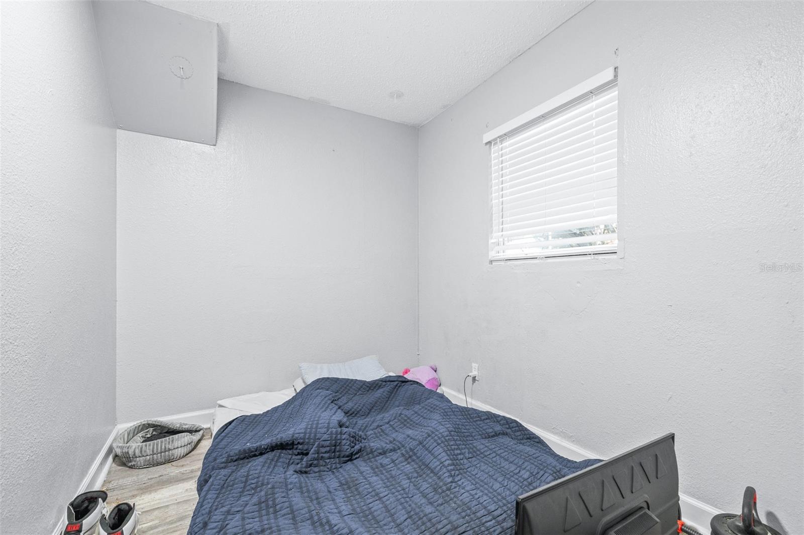 EAST ROSELAWN - Residential Income