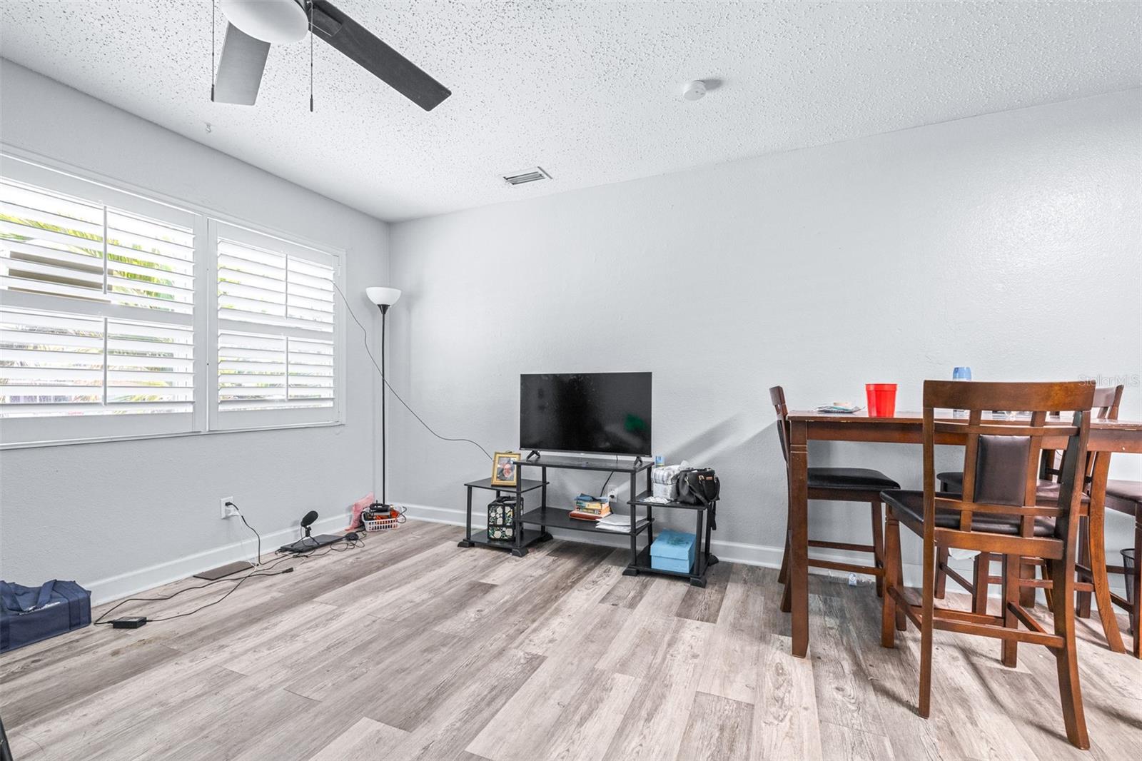 EAST ROSELAWN - Residential Income