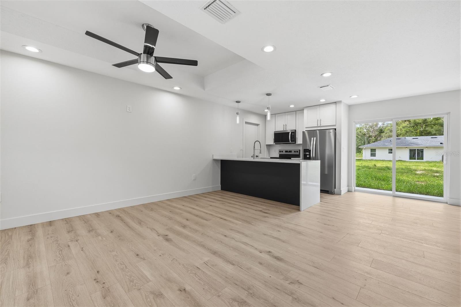 HOLIDAY HEIGHTS UNIT 01 - Residential