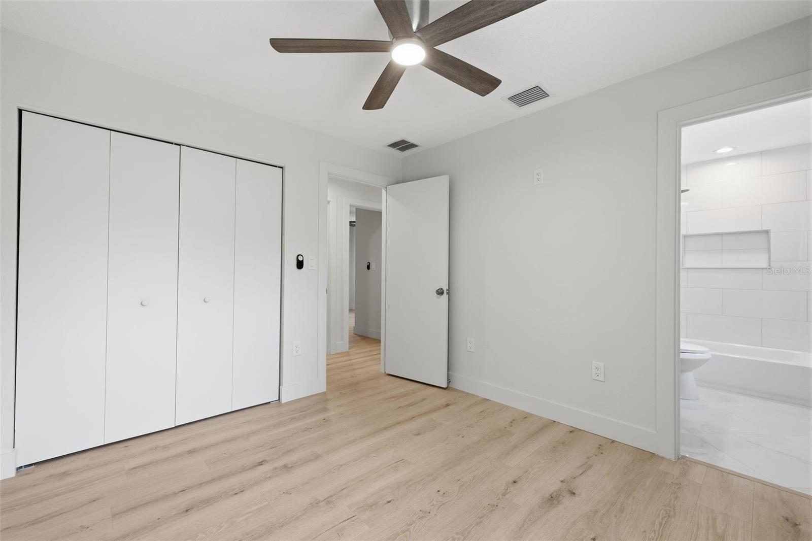 HOLIDAY HEIGHTS UNIT 01 - Residential