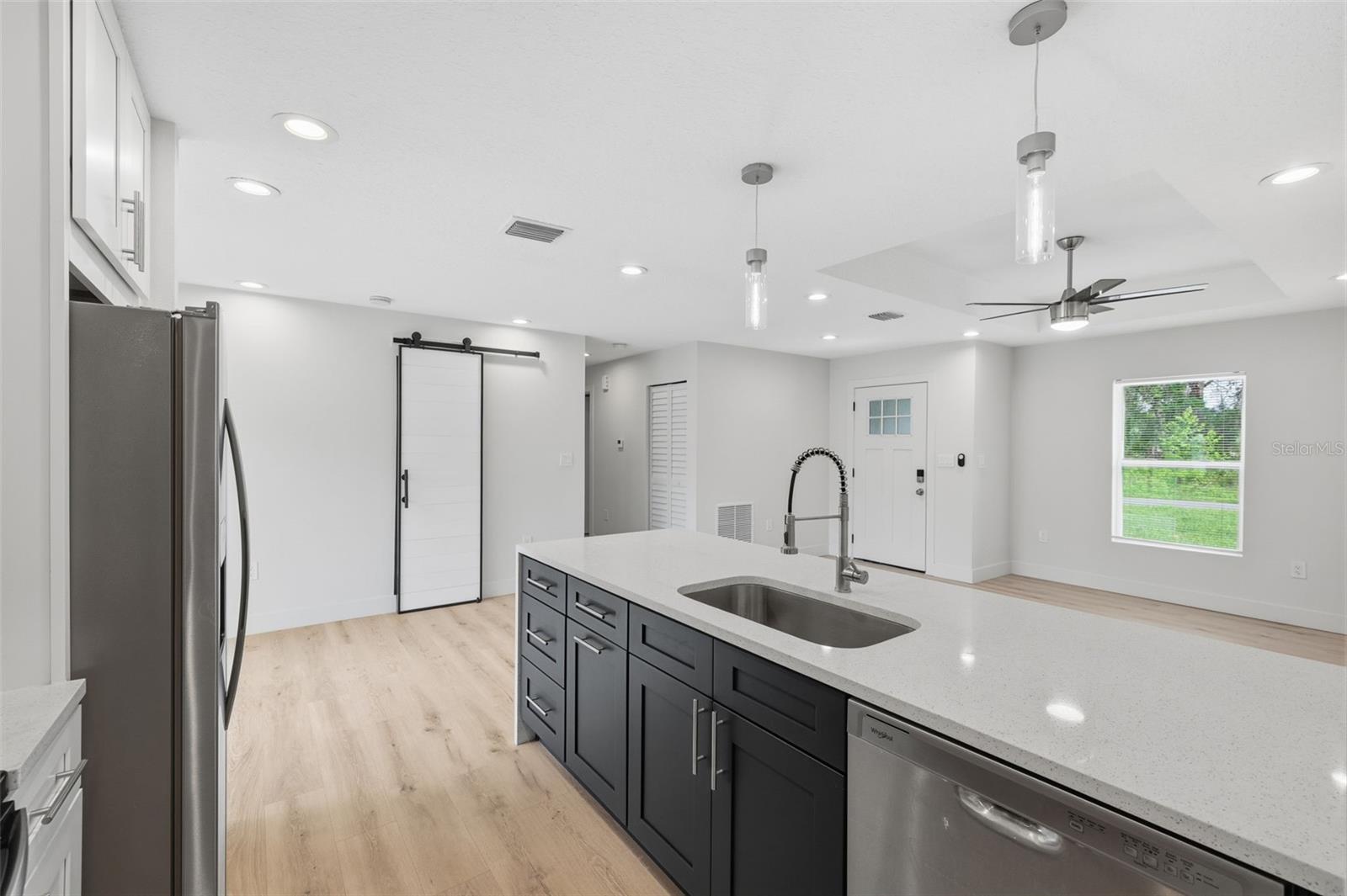HOLIDAY HEIGHTS UNIT 01 - Residential