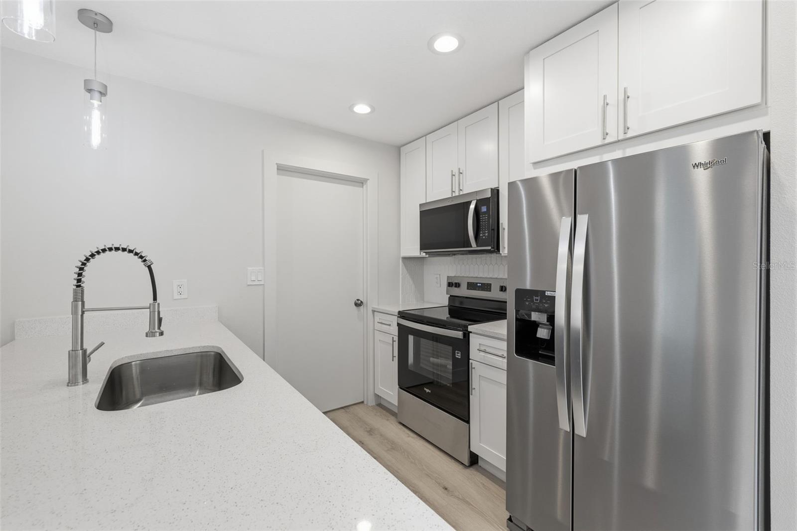 HOLIDAY HEIGHTS UNIT 01 - Residential