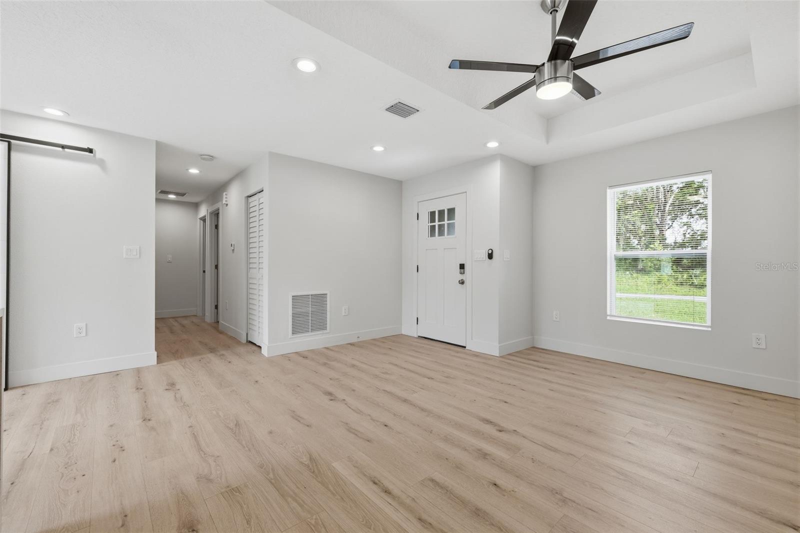 HOLIDAY HEIGHTS UNIT 01 - Residential