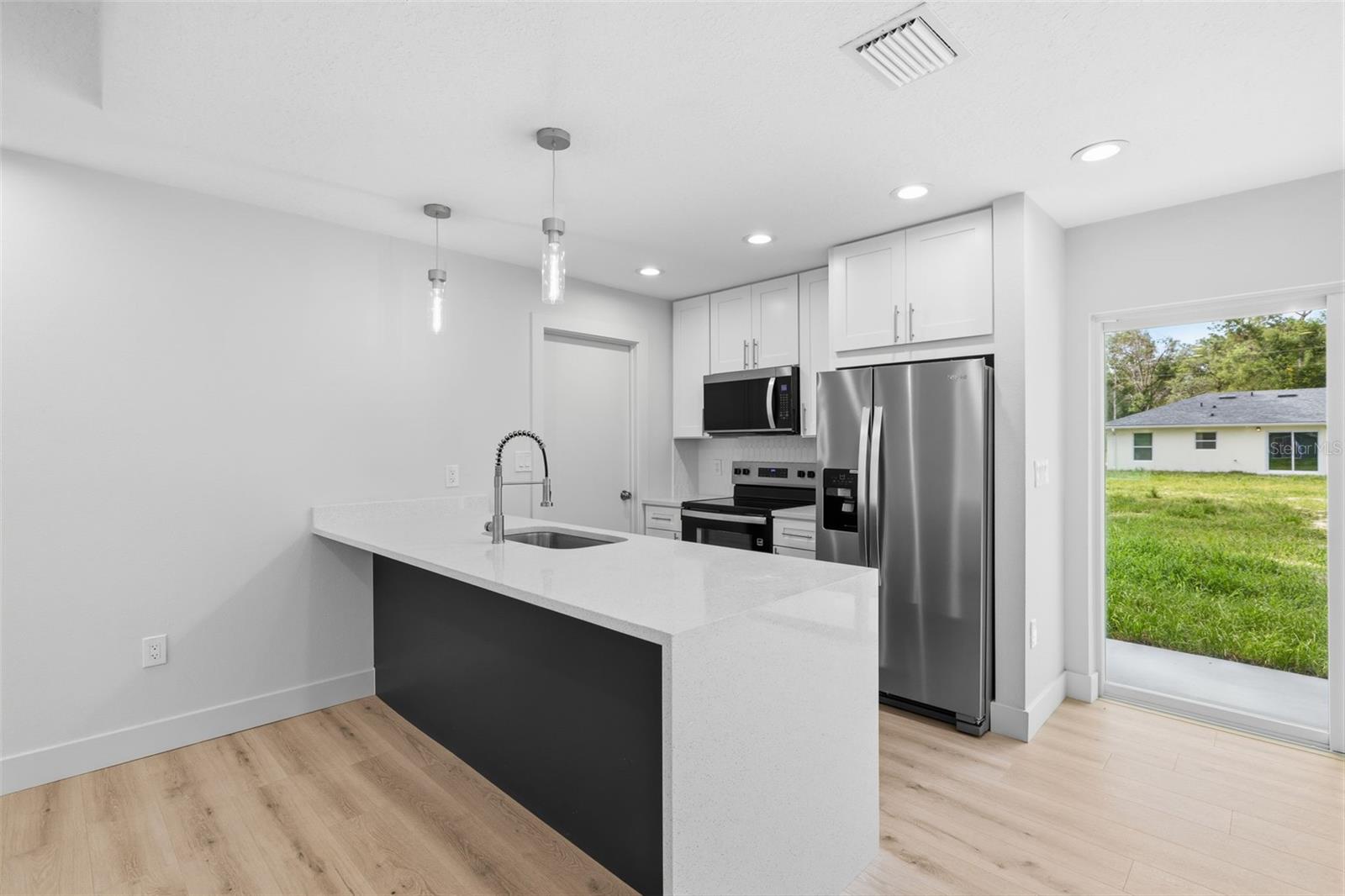 HOLIDAY HEIGHTS UNIT 01 - Residential