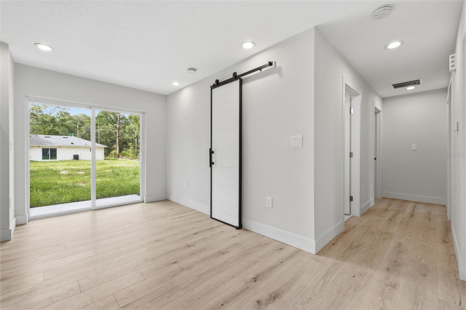 HOLIDAY HEIGHTS UNIT 01 - Residential