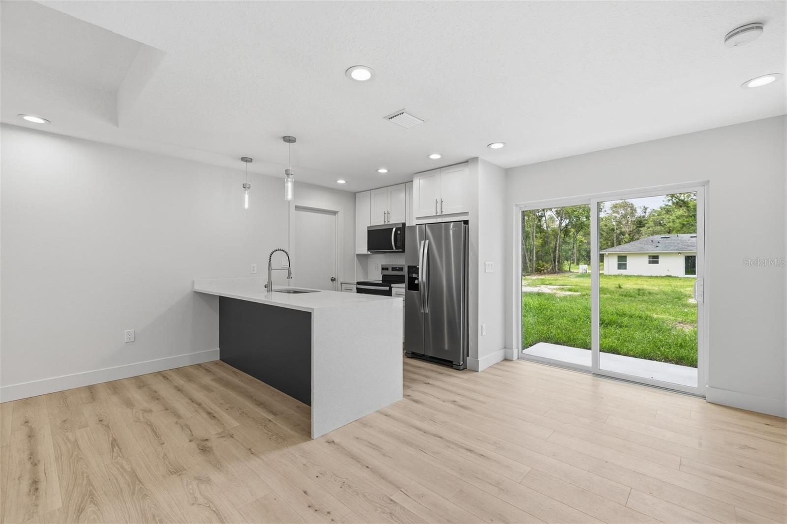 HOLIDAY HEIGHTS UNIT 01 - Residential