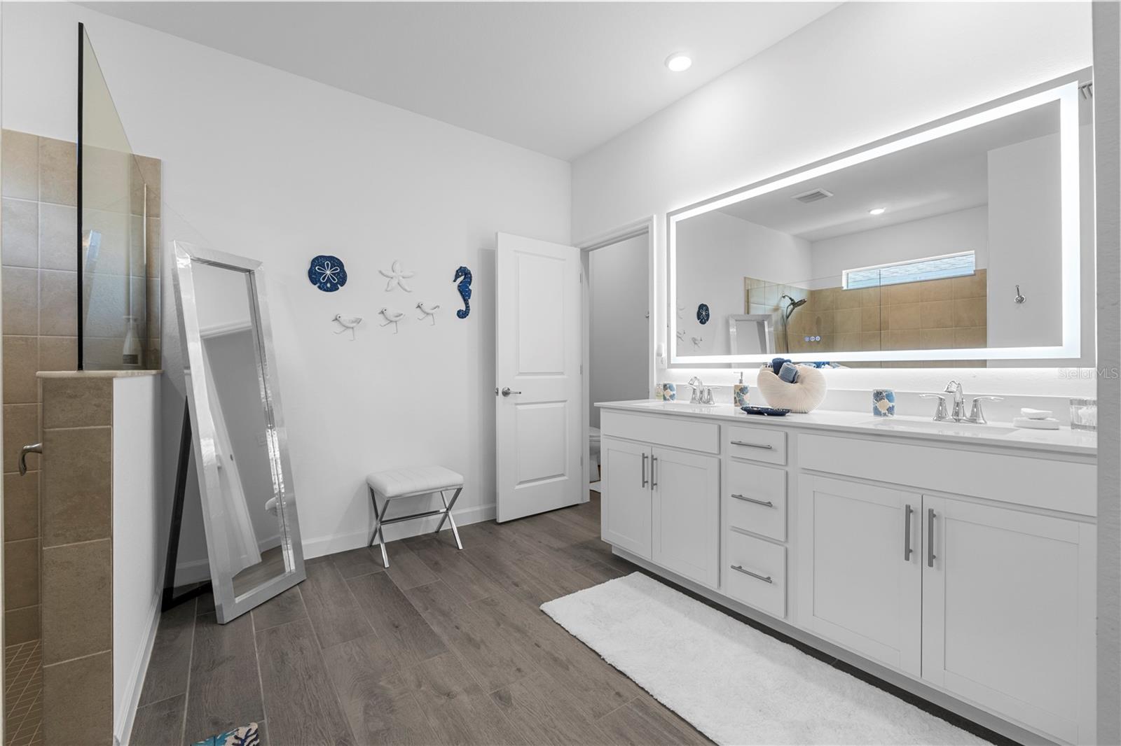 TUCKERS COVE - Residential