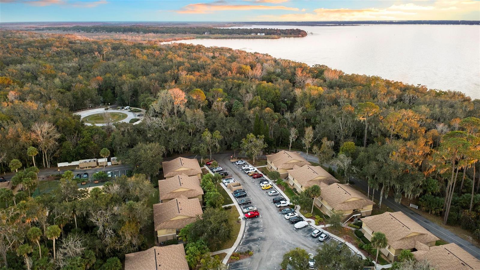 LAKESIDE CONDO APTS - Residential