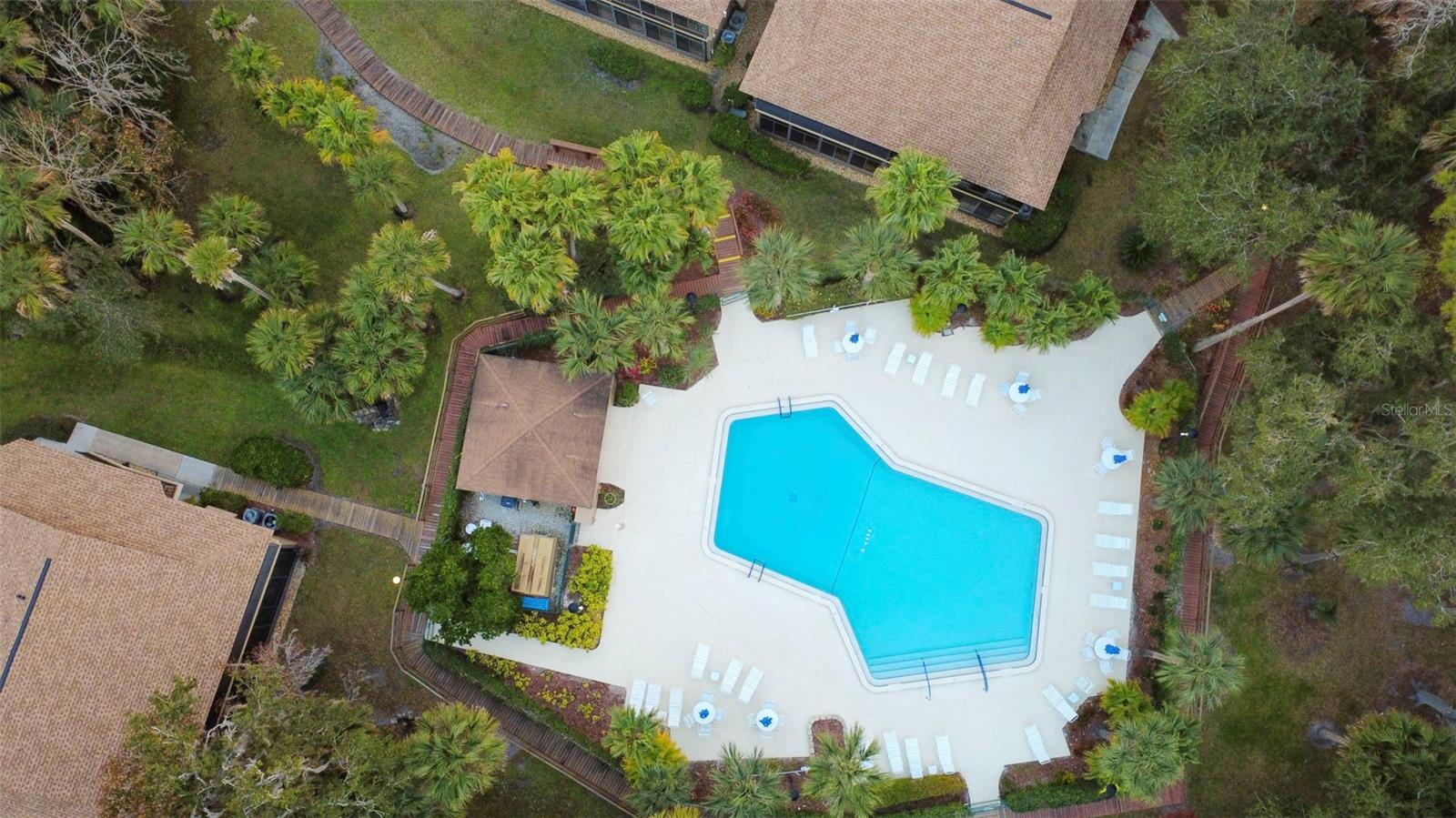 LAKESIDE CONDO APTS - Residential