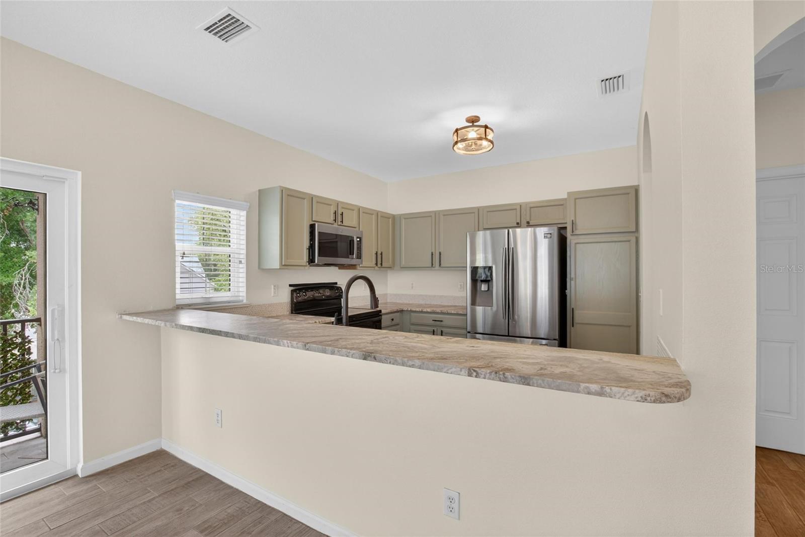 WHISPERING OAKS TWNHMS - Residential