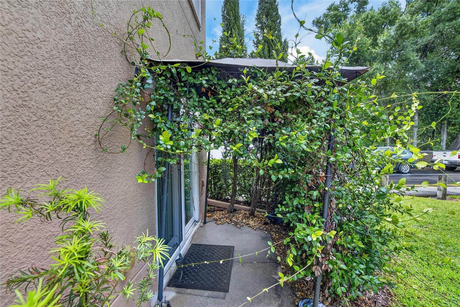WHISPERING OAKS TWNHMS - Residential