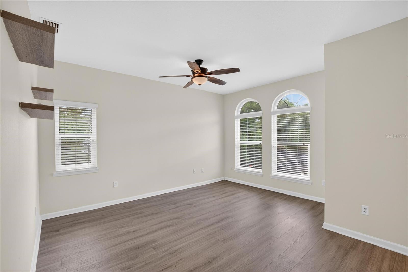WHISPERING OAKS TWNHMS - Residential