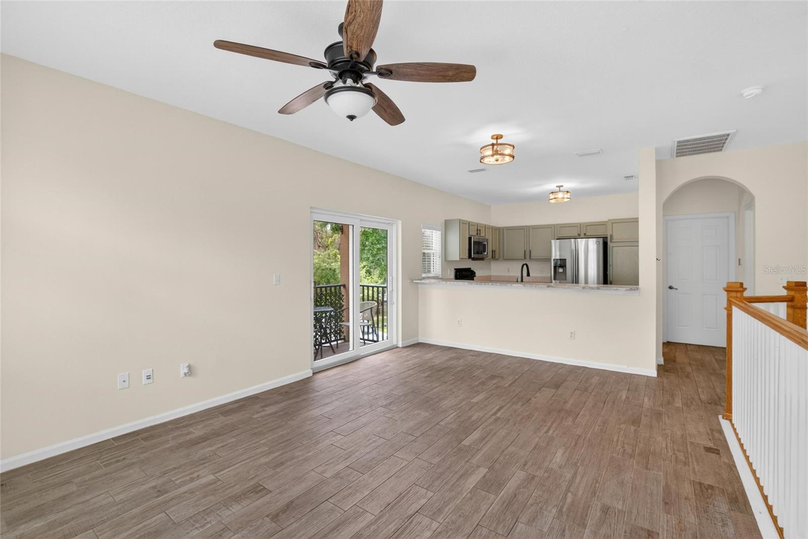 WHISPERING OAKS TWNHMS - Residential