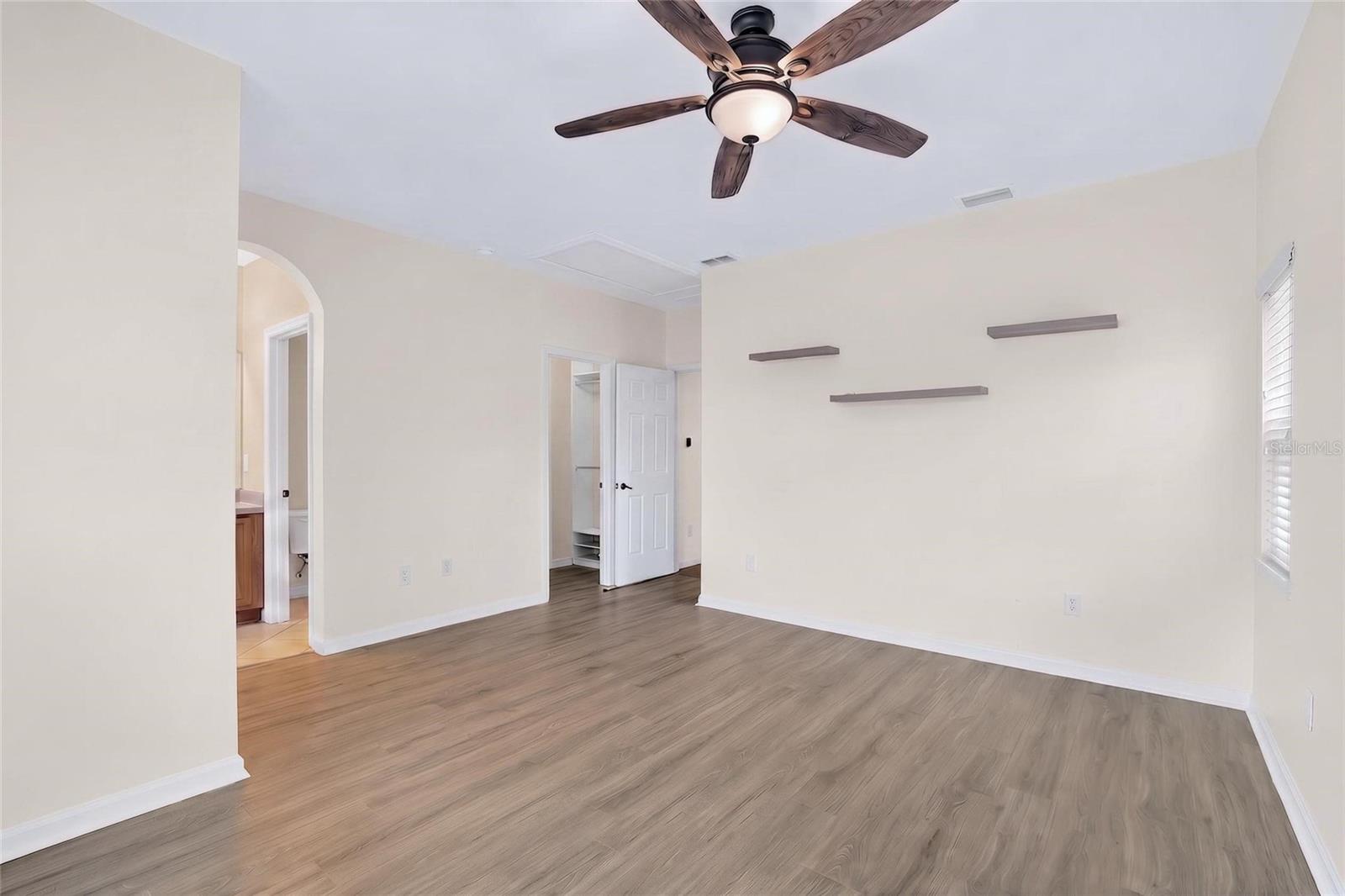 WHISPERING OAKS TWNHMS - Residential