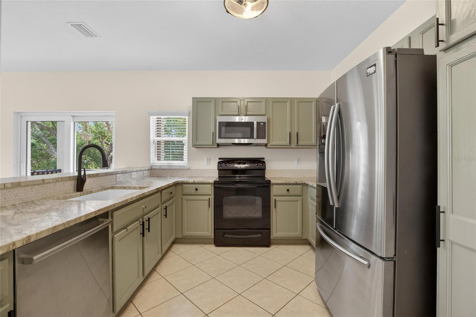 WHISPERING OAKS TWNHMS - Residential
